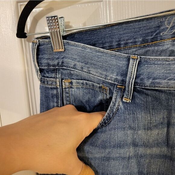 NWOT Old Navy Diva medium wash capris - Picture 3 of 8